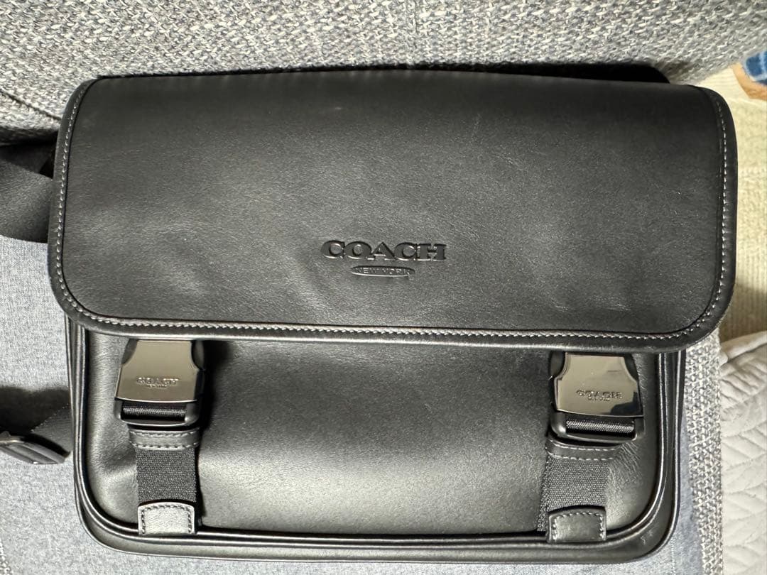 中古のCOACH レーサーメッセンジャーバッグ黒　CU110 、タグ・袋有、本物