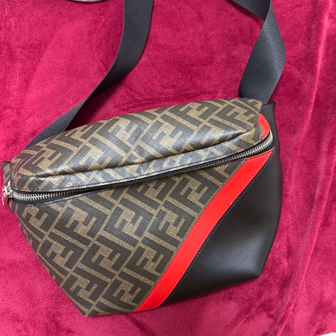 FENDI ボディバッグ ロゴパターン