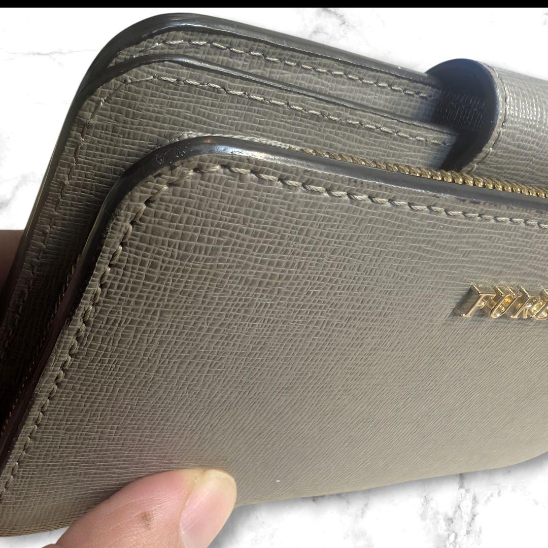 新品　FURLA グレー 二つ折り財布