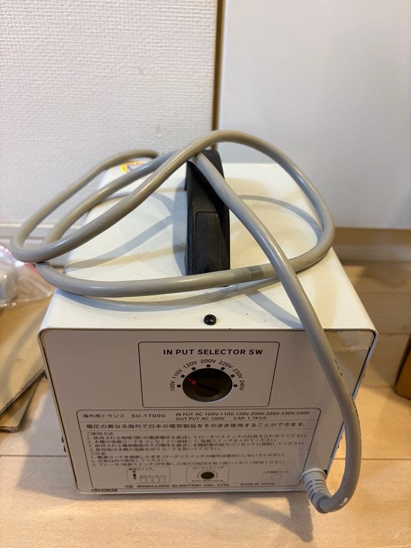 ★値下 海外用 日本製 スワロー電機の変圧器SU-1700G