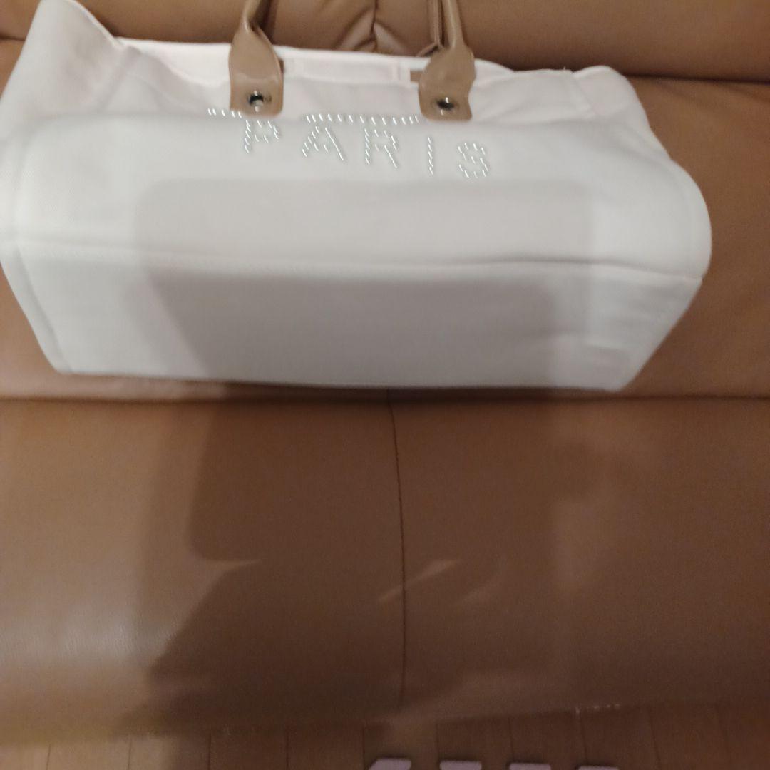 り*る様 CHANEL ホワイト トートバッグノベルティ
