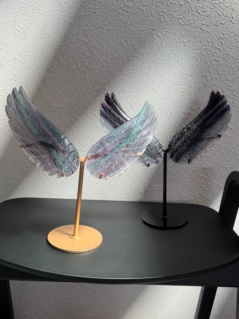 高品質 フローライト 天使の翼 手彫り ゴールドスタンド付き