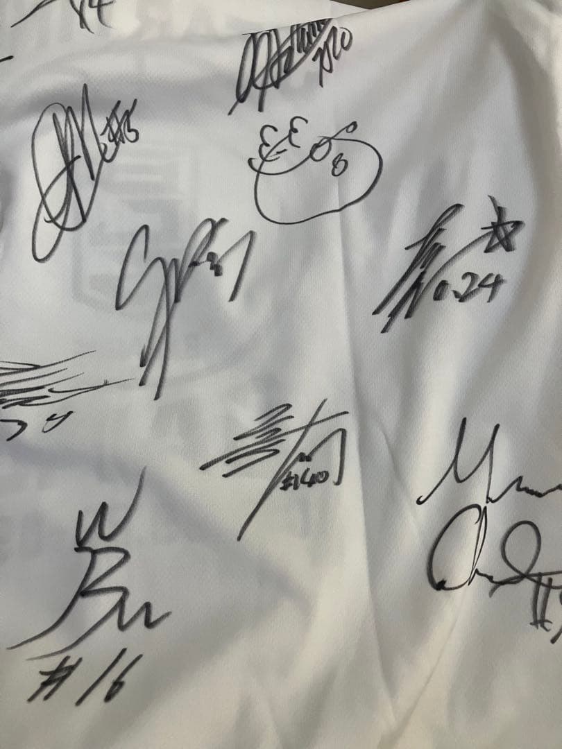 2016 琉球　キングス　Bリーグ　メンバー　直筆　サイン　Tシャツ　NBA
