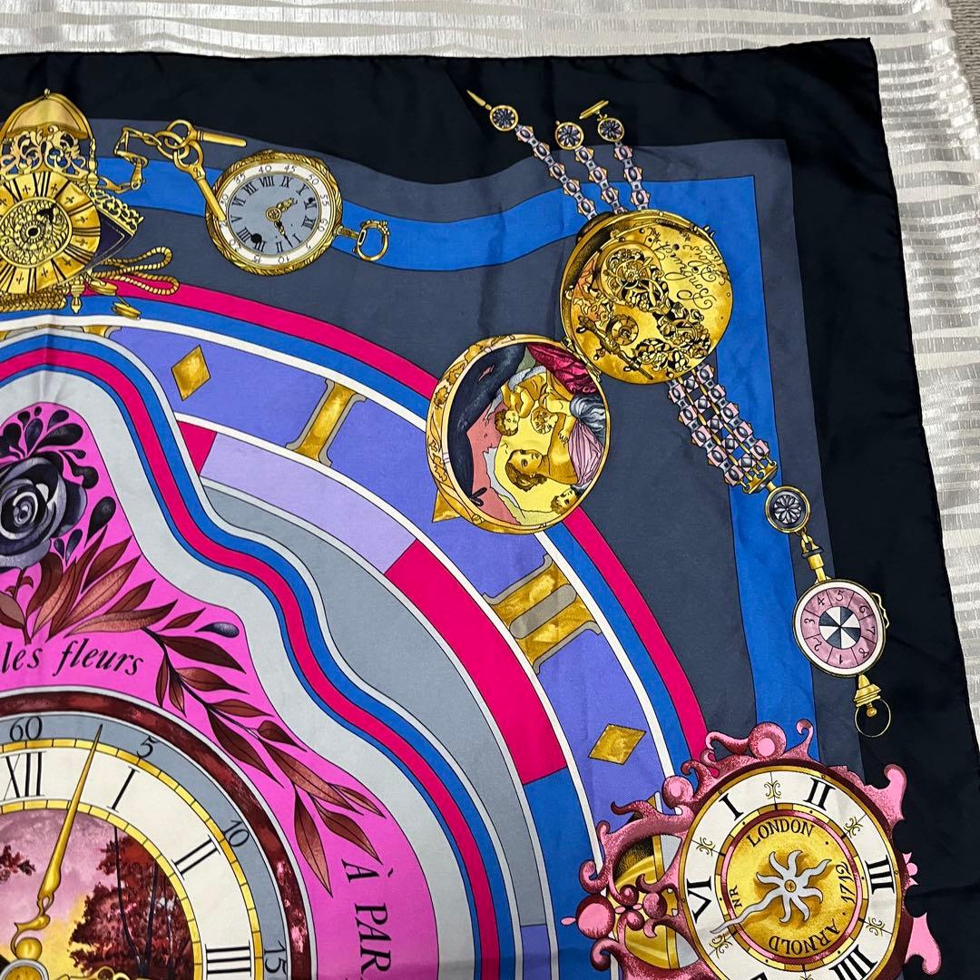 HERMES エルメス　花の中で過ごす時間　カレ90