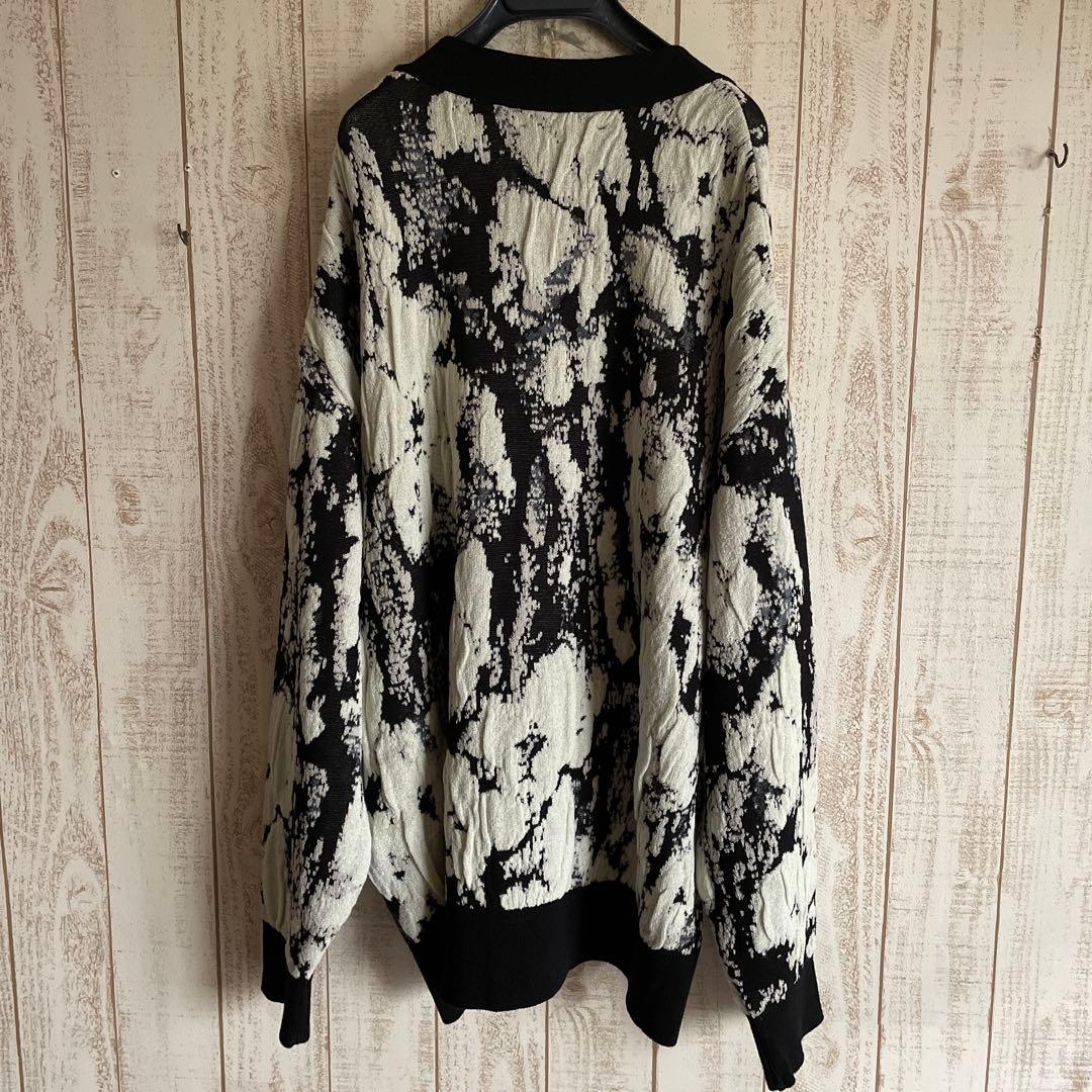 アブストラクトブリスタージャガードプライムオーバーVネックニットカーディガン