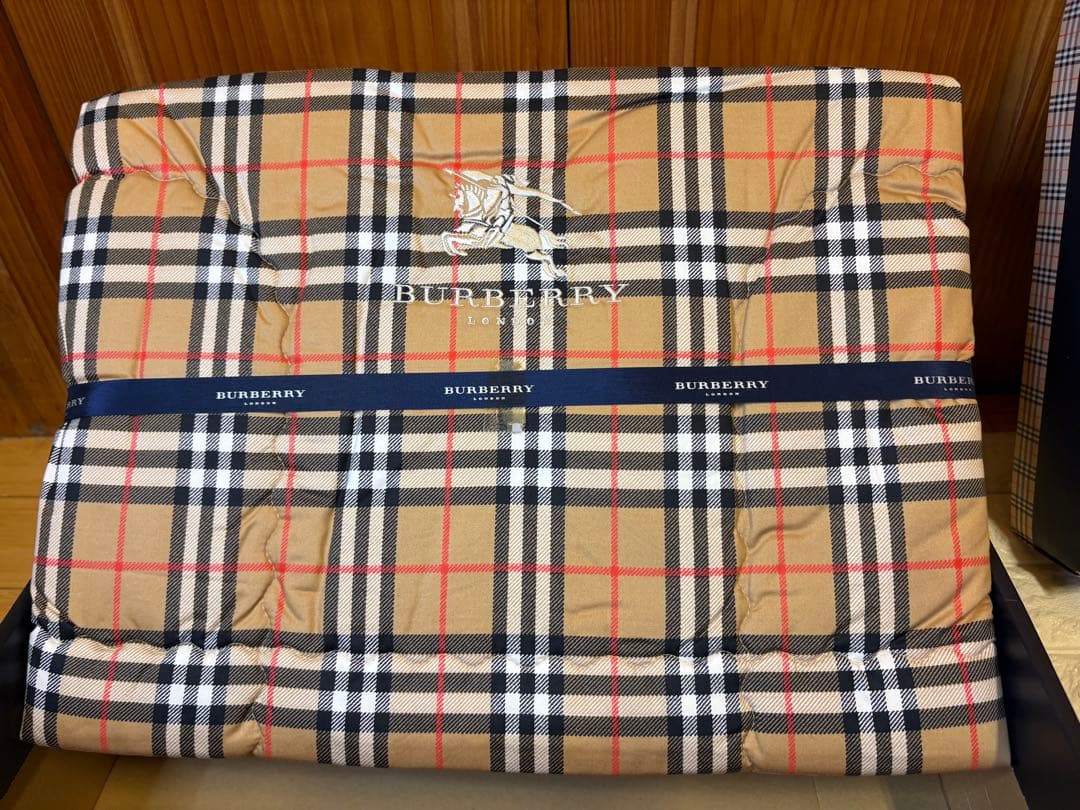 未使用【BURBERRY】シルク掛布団　手挽き真綿　東京西川製　がわ綿　希少