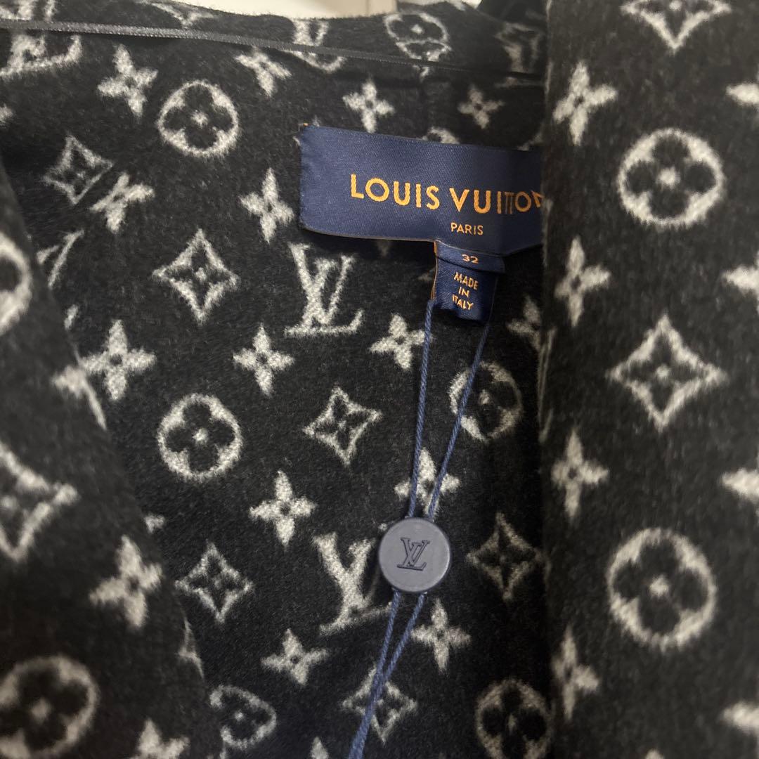 LOUIS VUITTON ベルテッドショートラップピーコート