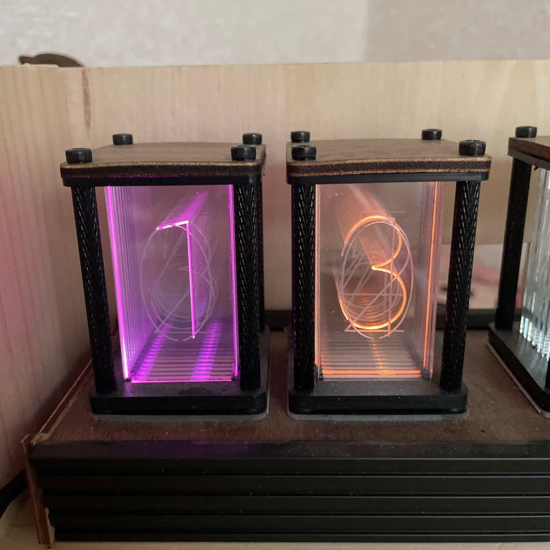 多色LEDデジタル置時計