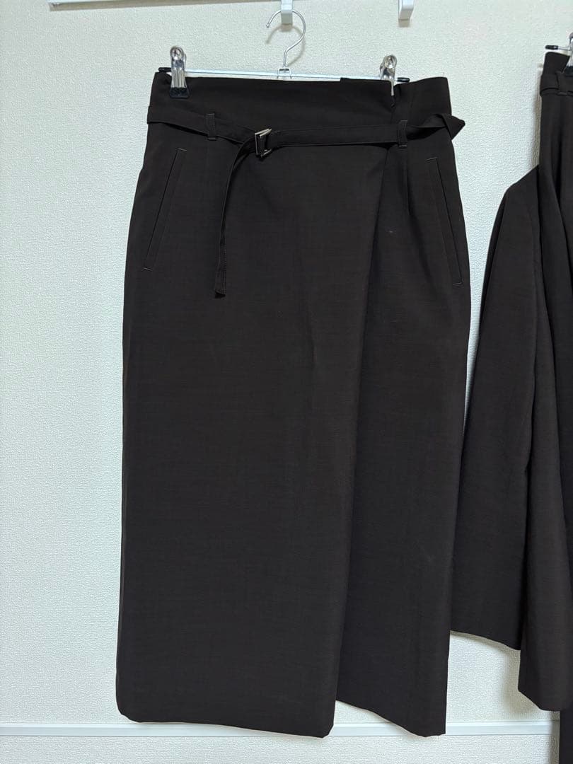 美品☆THE SUIT COMPANY 茶色レディーススーツ3点セット☆