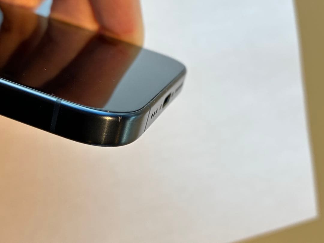 【ビサル】Apple iPhone 15 Pro