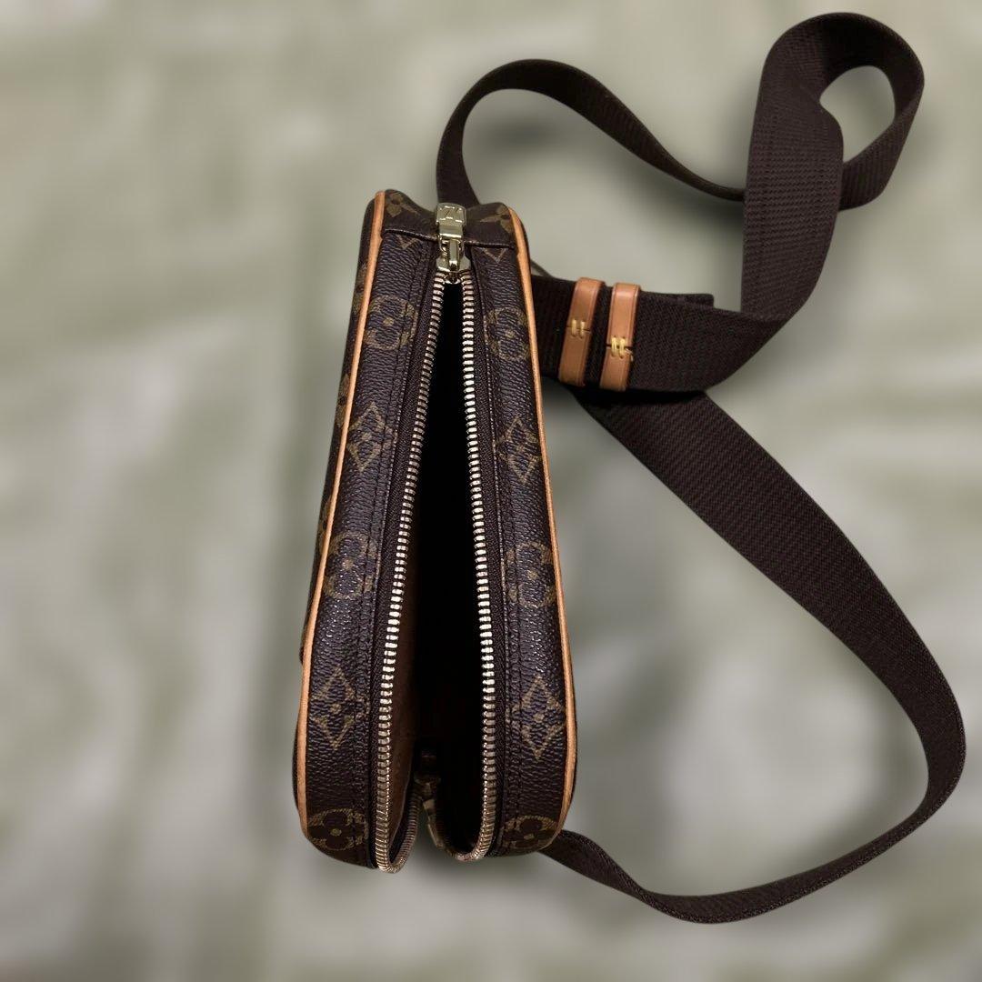 Louis VUITTON ボディバッグ