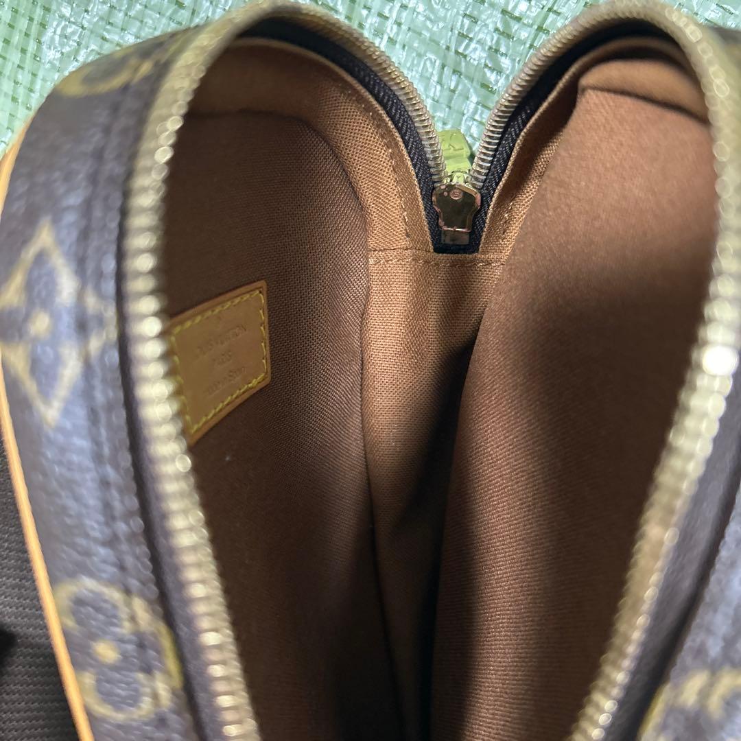 Louis VUITTON ボディバッグ