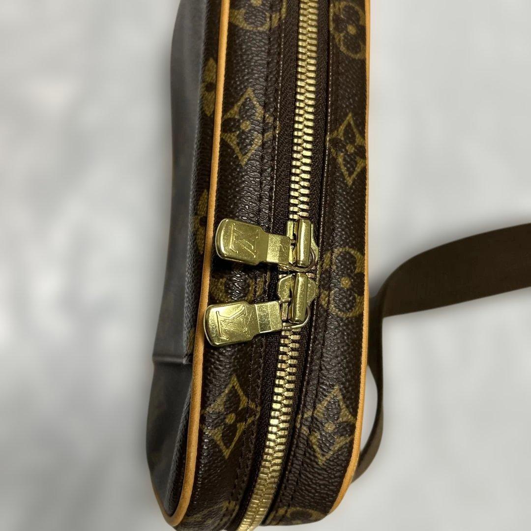 Louis VUITTON ボディバッグ