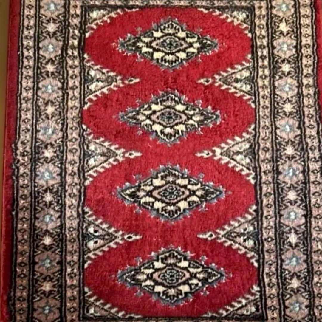 396 高級手織りのウール100%緞通ラグ 赤い幾何学模様約94× 61cm