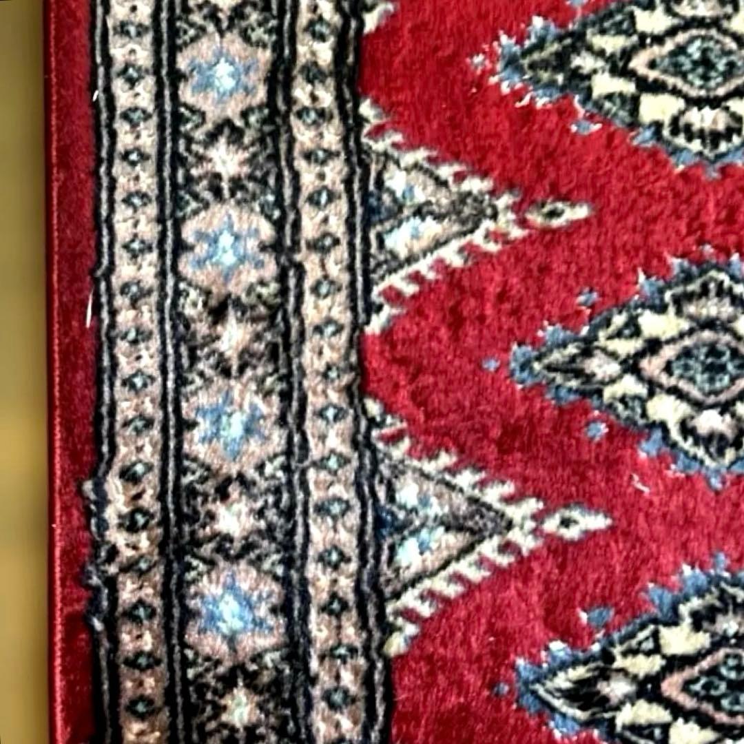 396 高級手織りのウール100%緞通ラグ 赤い幾何学模様約94× 61cm