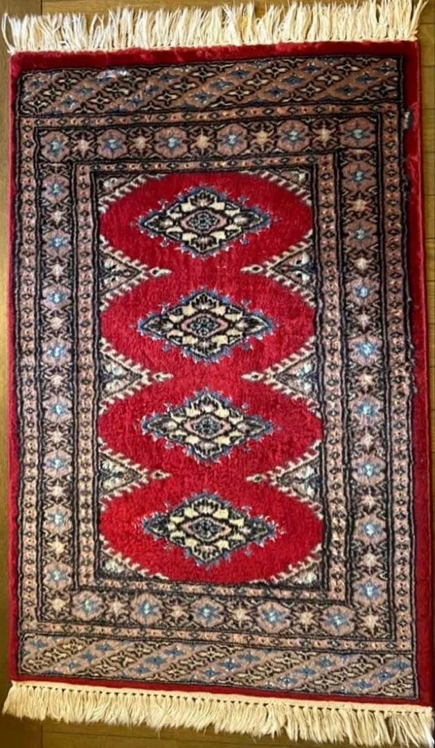 396 高級手織りのウール100%緞通ラグ 赤い幾何学模様約94× 61cm