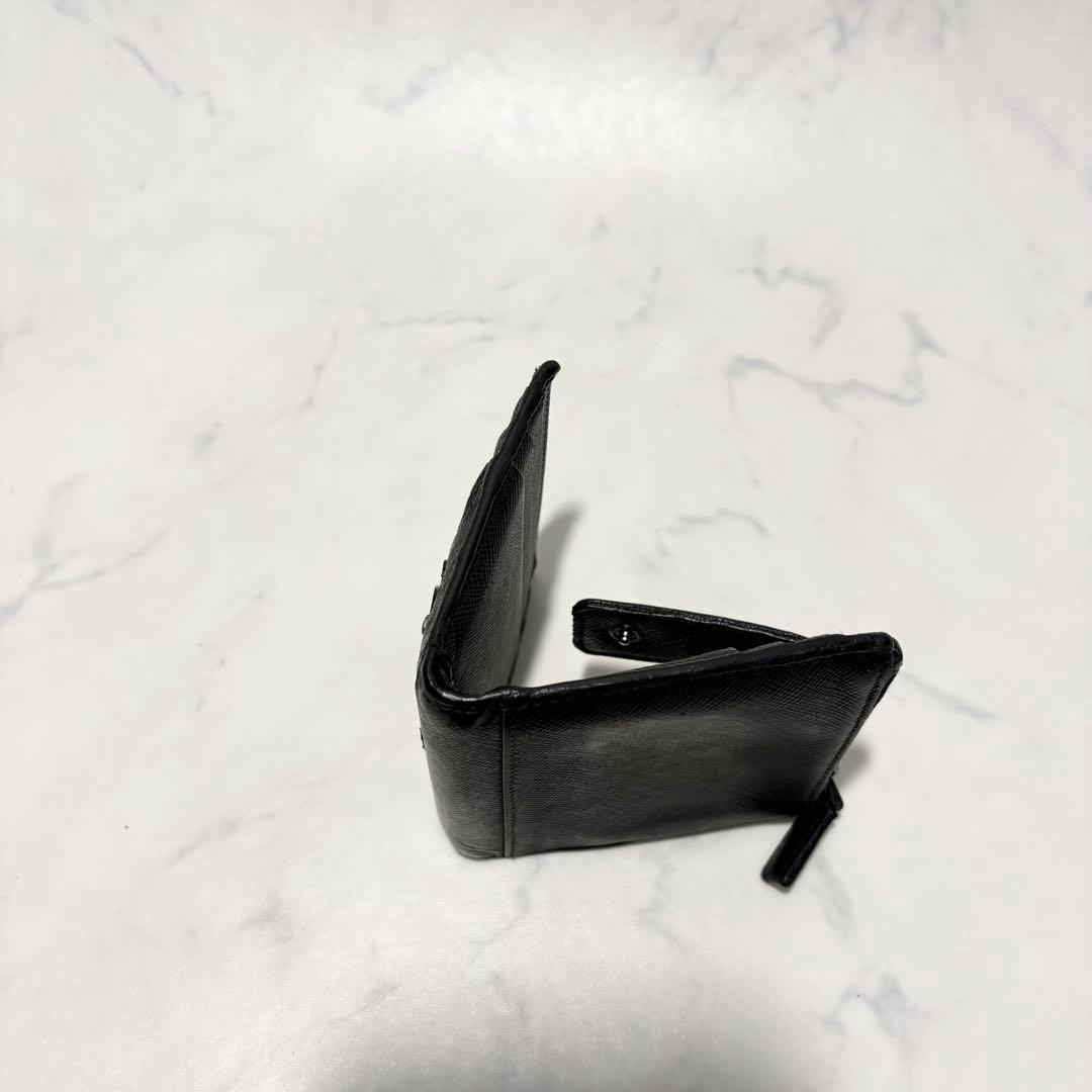 【美品】PRADA プラダ　財布　二つ折り　コンパクトウォレット　ロゴ金具　黒