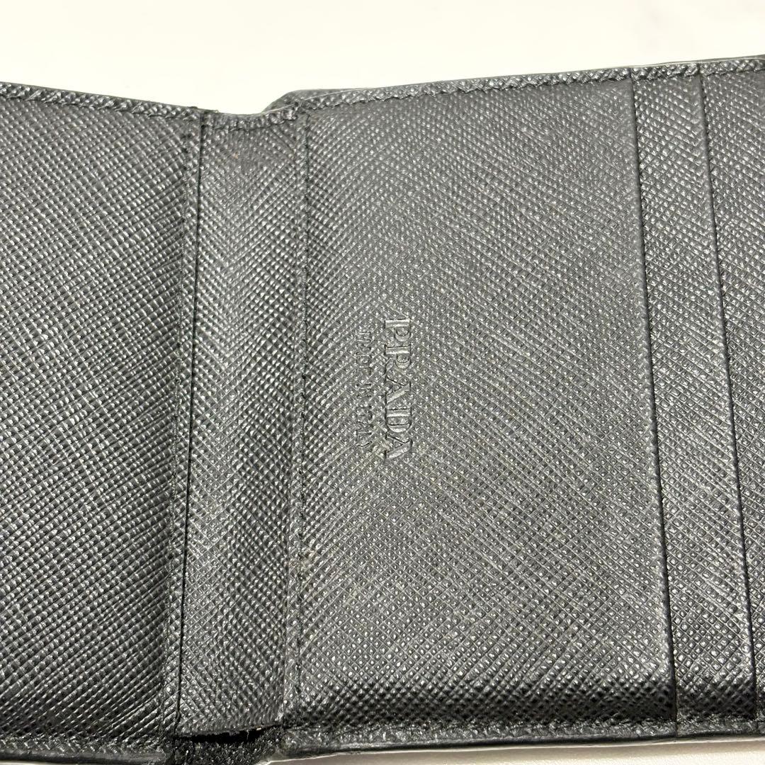 【美品】PRADA プラダ　財布　二つ折り　コンパクトウォレット　ロゴ金具　黒