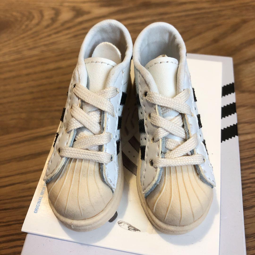 adidas スーパースターのフィギュア