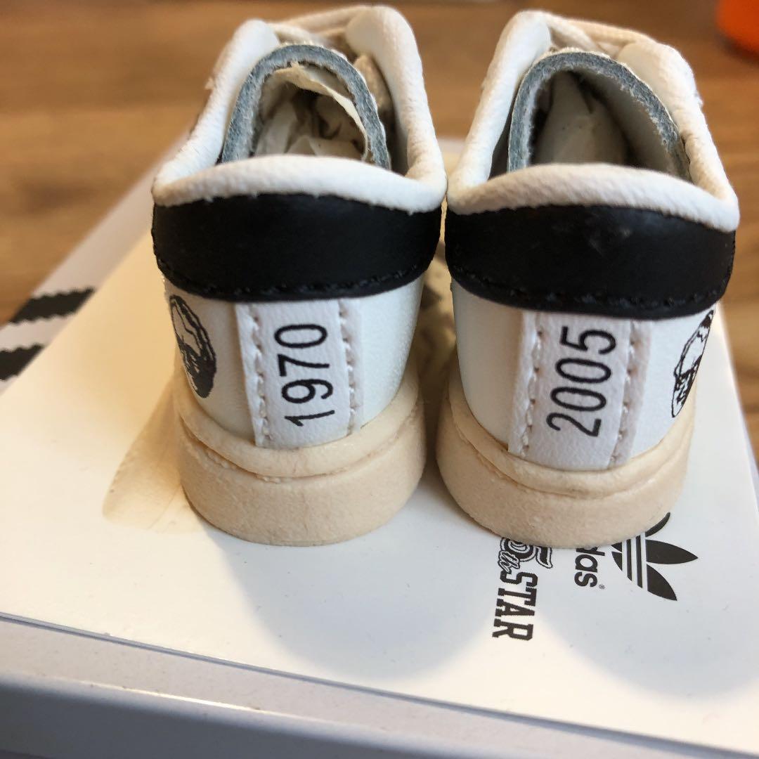 adidas スーパースターのフィギュア