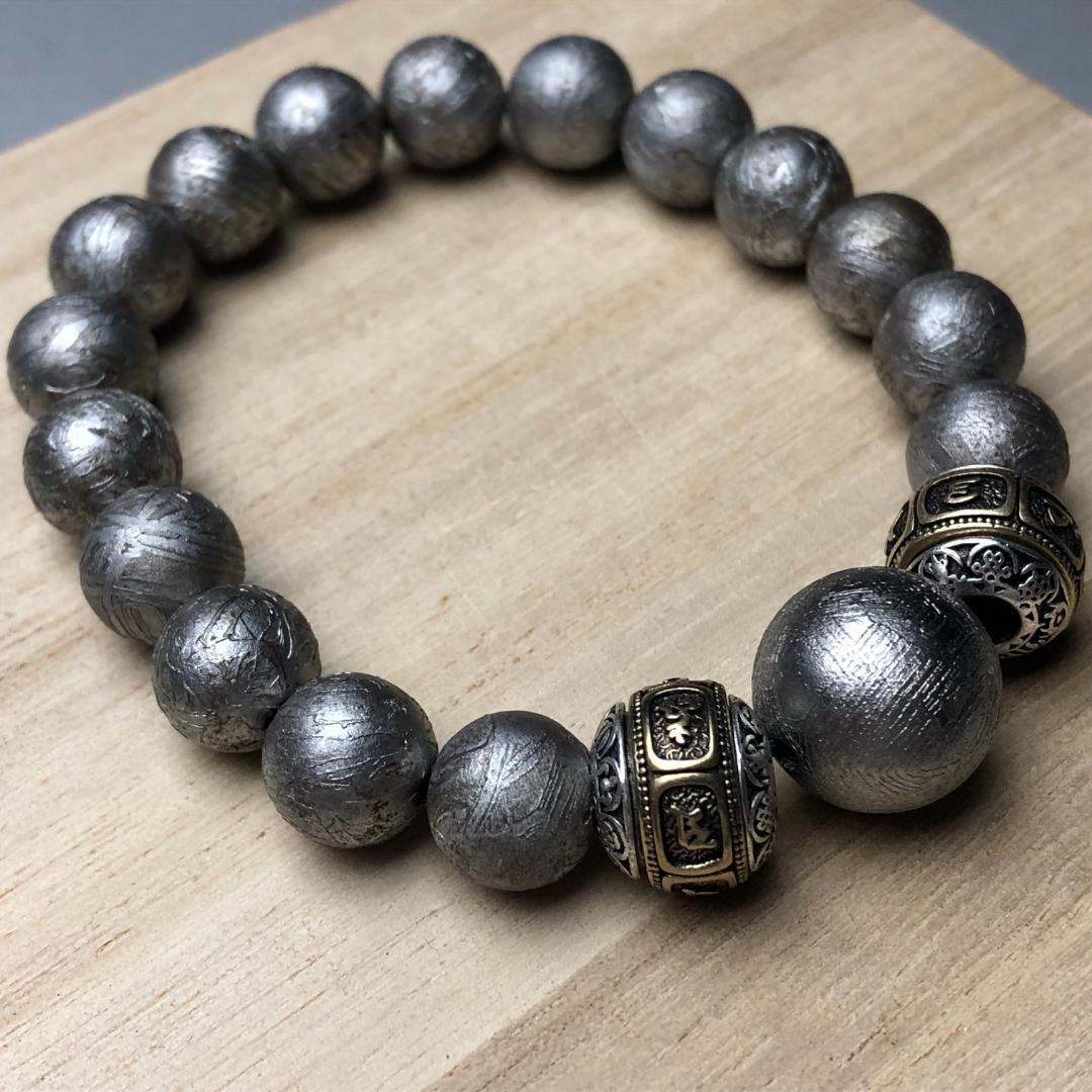 隕石 鉄隕石　アルタイ隕石　ムオニオナルスタ隕石 ブレスレット　重さ77ｇ