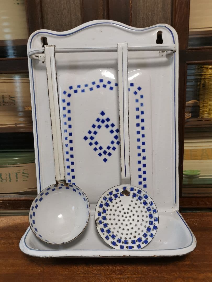 イギリス アンティークホーロー レードルラック 一松模様 ホワイト&ブルー