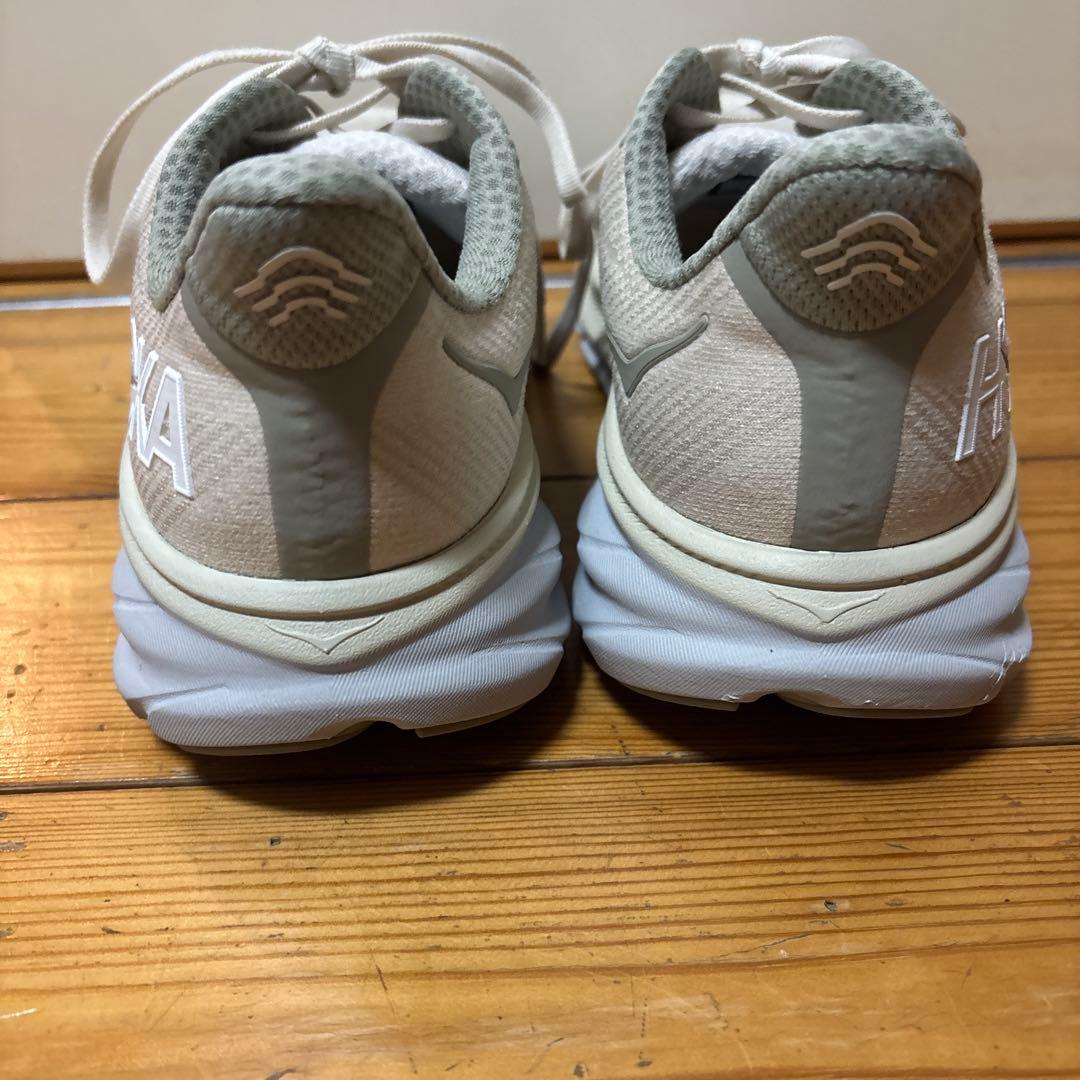 HOKA クリフトン9 スニーカー　ランニングシューズ ホワイト