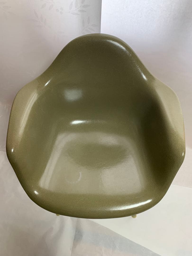 イームズ Eames アームシェル ハーマンミラー オリーブ