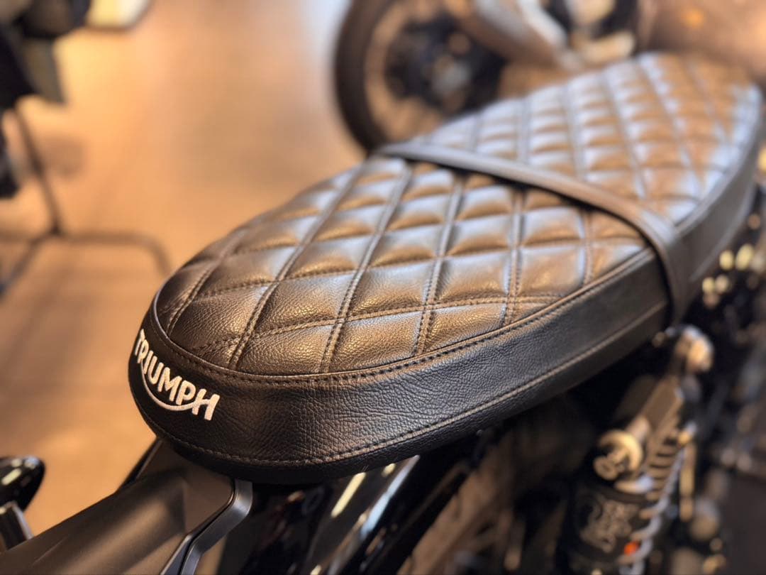 トライアンフT120 キルトベンチシート（ブラック）