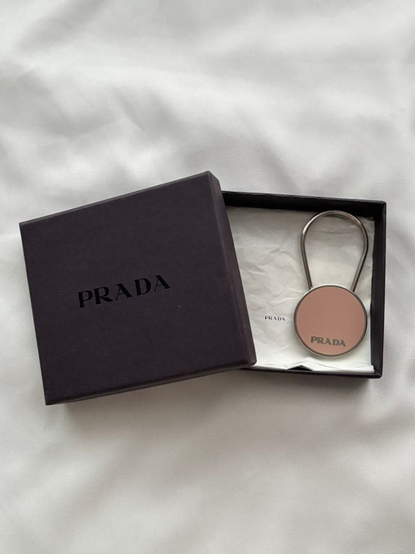（momo 様お取引確定）PRADA ラウンド型キーリング ピンク