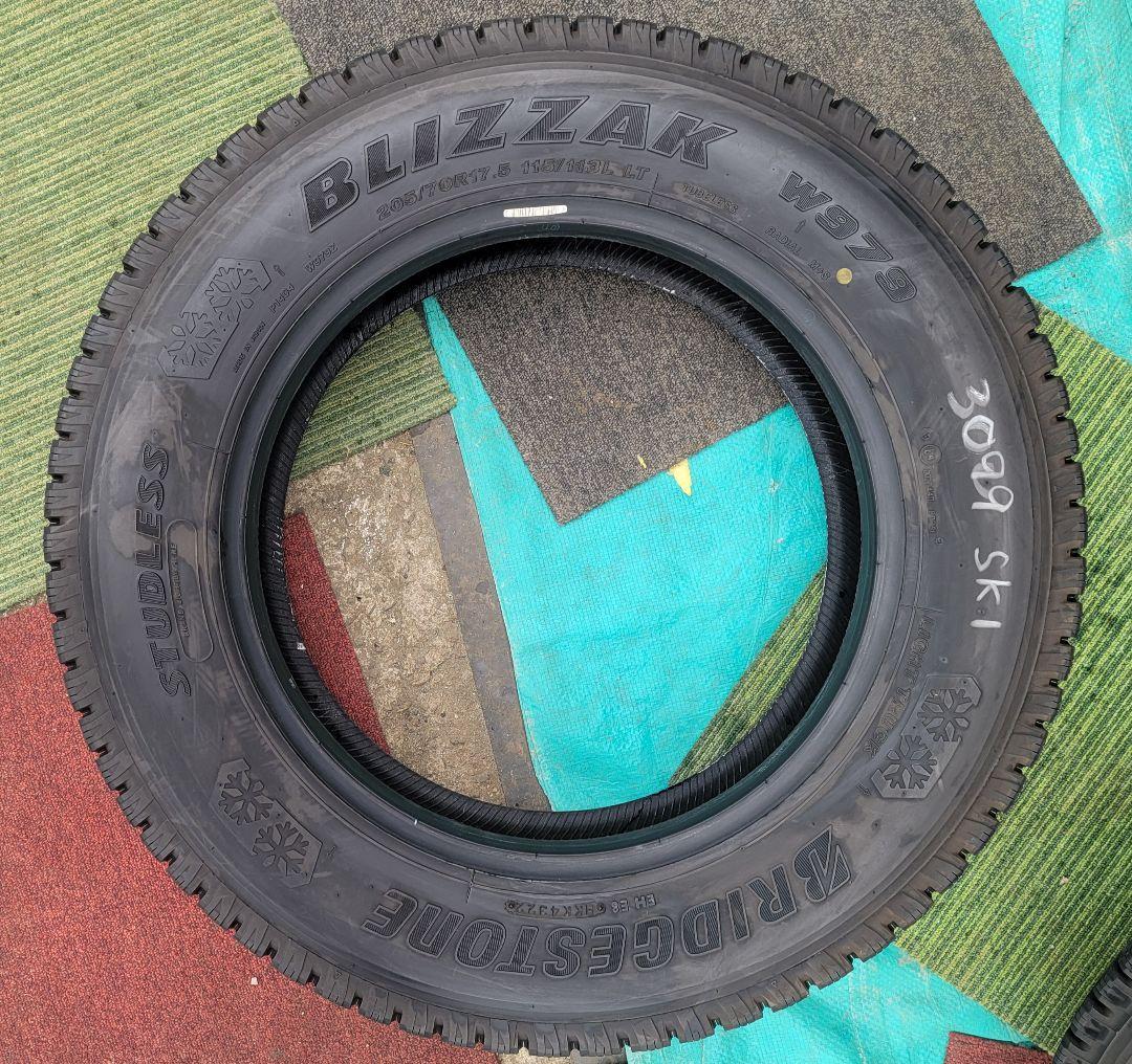 205/70R17.5 115/113L BLIZZAK W979バリ山