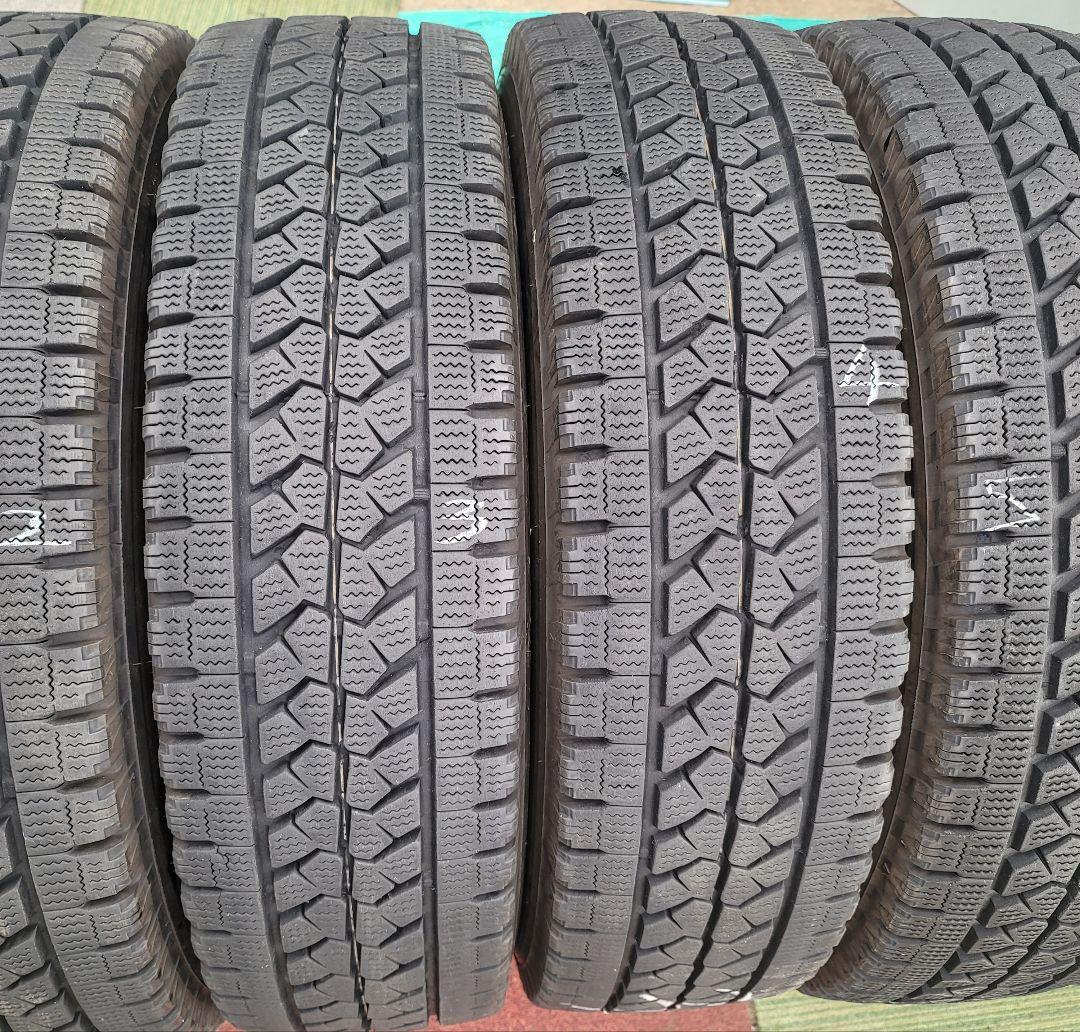 205/70R17.5 115/113L BLIZZAK W979バリ山