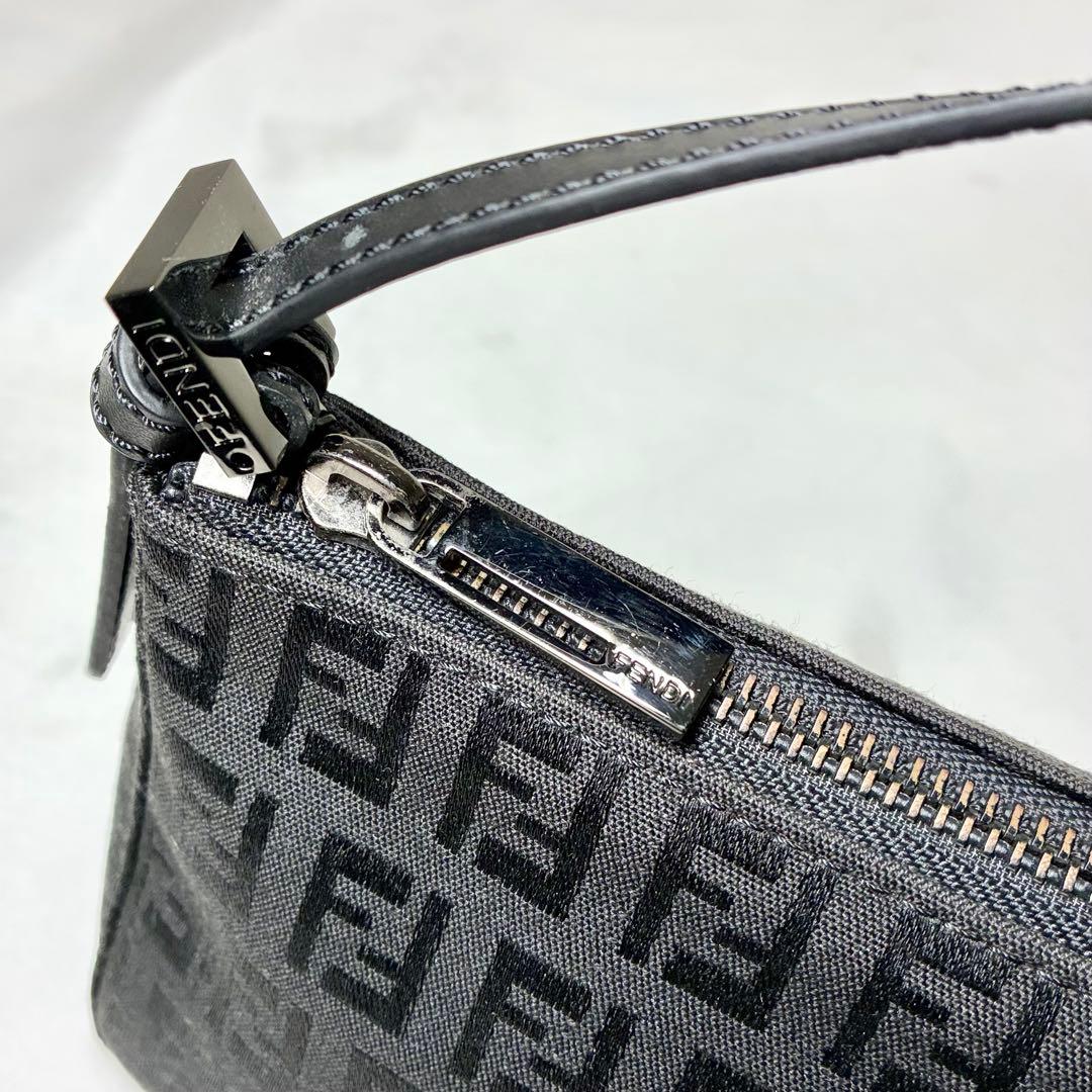 【未使用級】　FENDI フェンディ　アクセサリーポーチ　ズッキーノ　カード付き