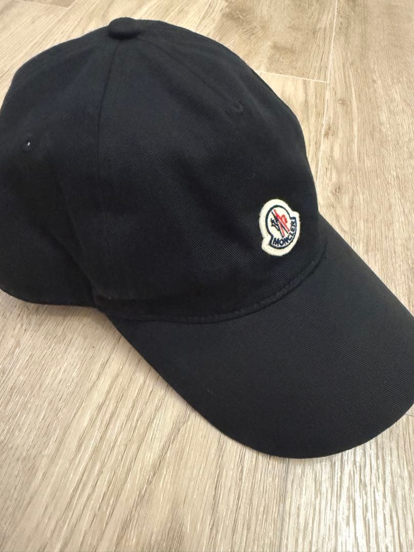 MONCLER ブラック ベースボールキャップ　レディース