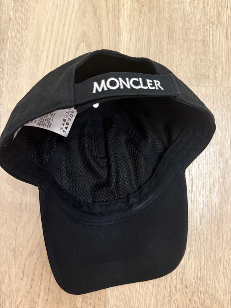 MONCLER ブラック ベースボールキャップ　レディース