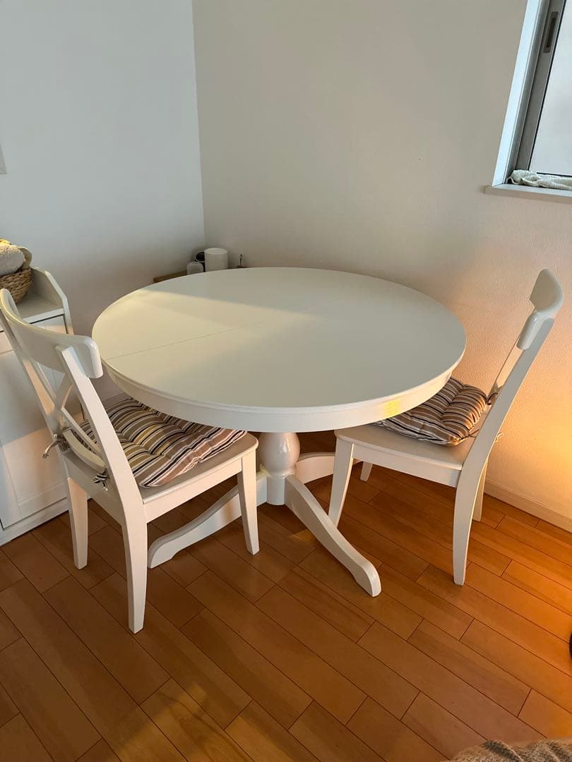IKEA ROSENTORP 伸縮ダイニングテーブル