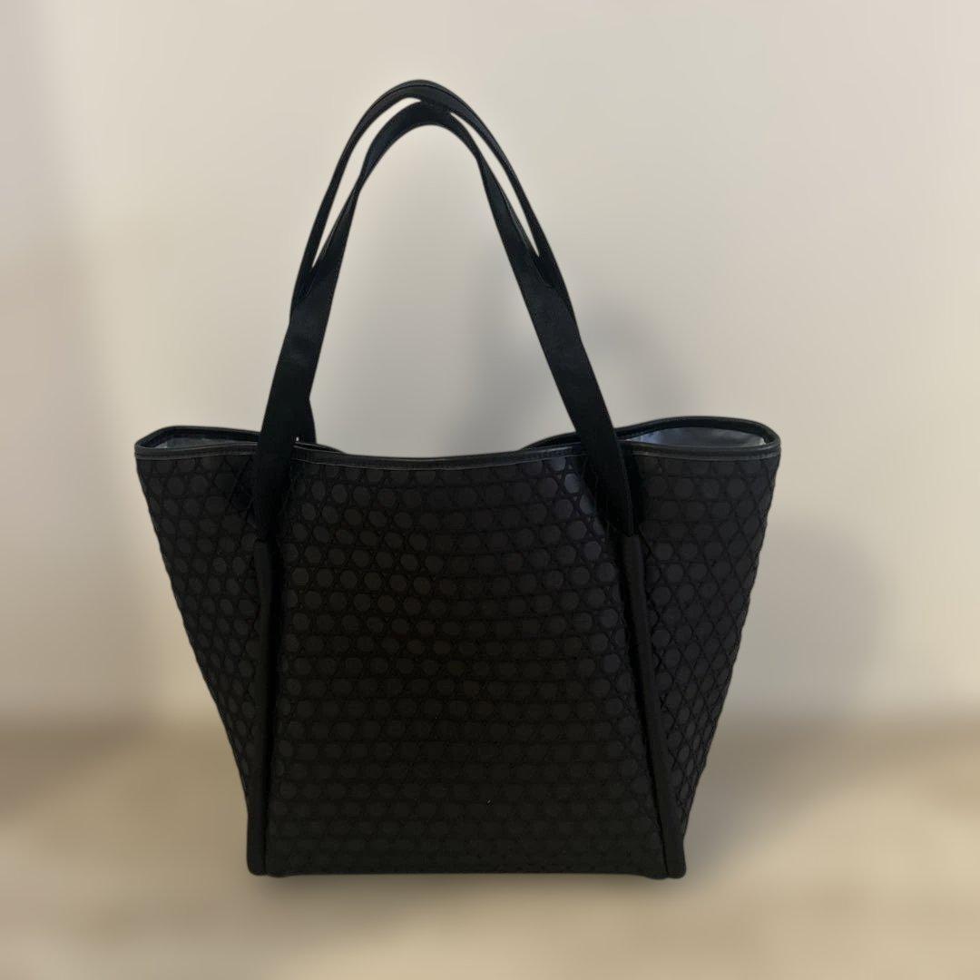 LAQUOH Kagome エンボス加工 L ブラックトートバッグ