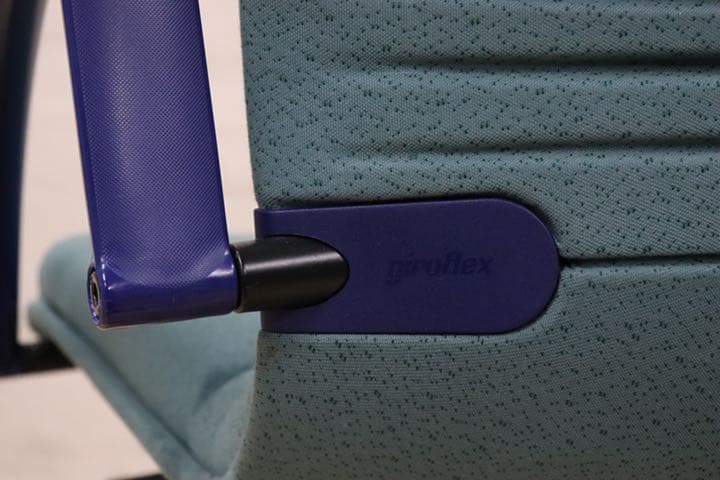 GMDKS293U○ giroflex / ジロフレックス 44 キャスターチェ