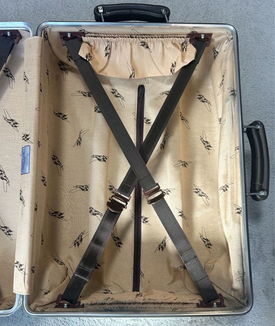 【希少廃盤モデル】2輪リモア35Lクラシックフライトアルミニウム製キャリーケース