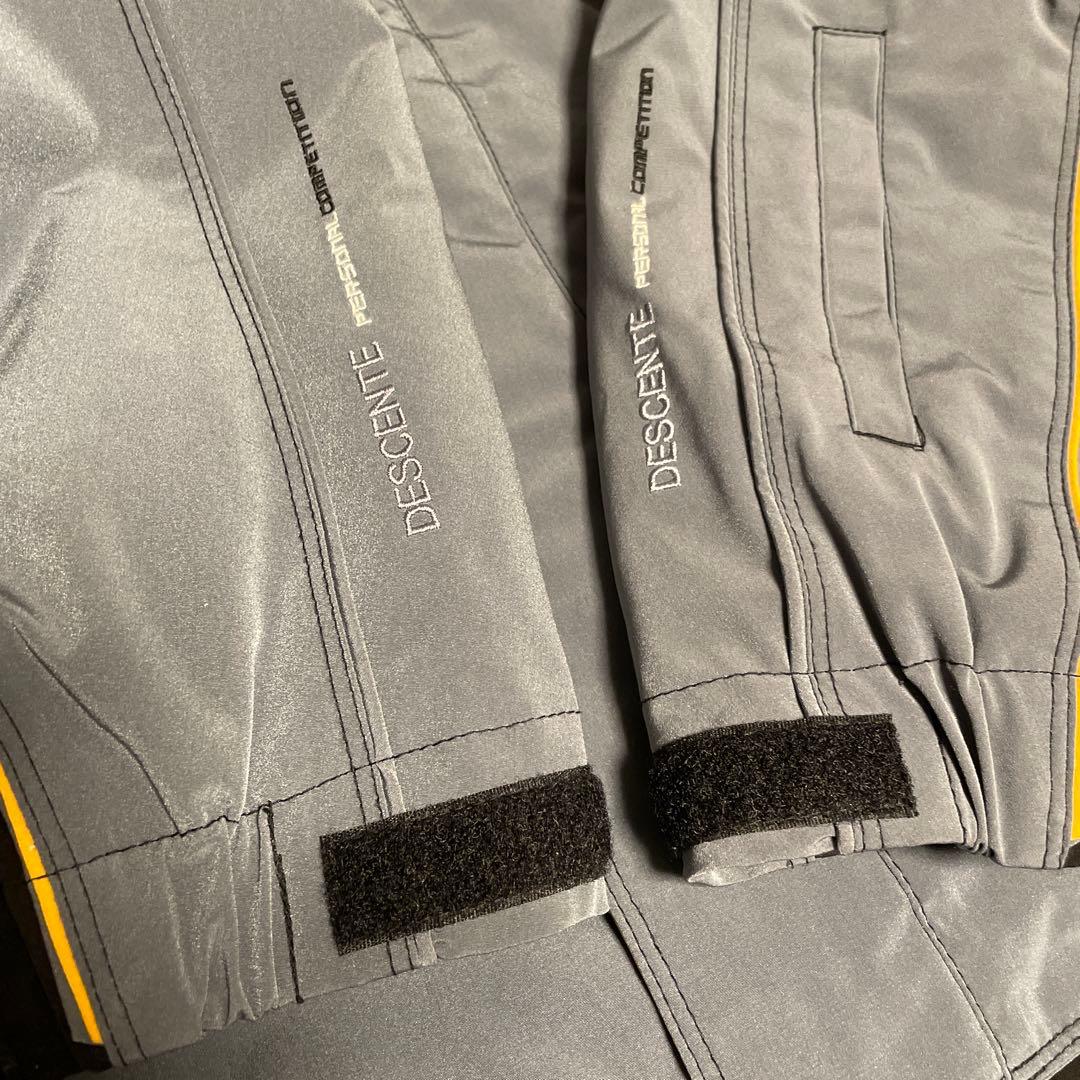 DESCENTE スキーウェア　スノボー　サイズS グレー　クリーニング済み