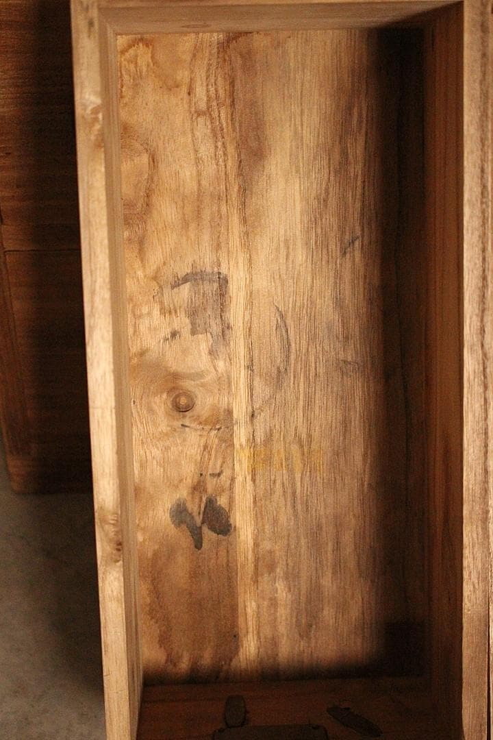 古い小ぶりな木製の引き出し7杯　タンス　チェスト　古家具