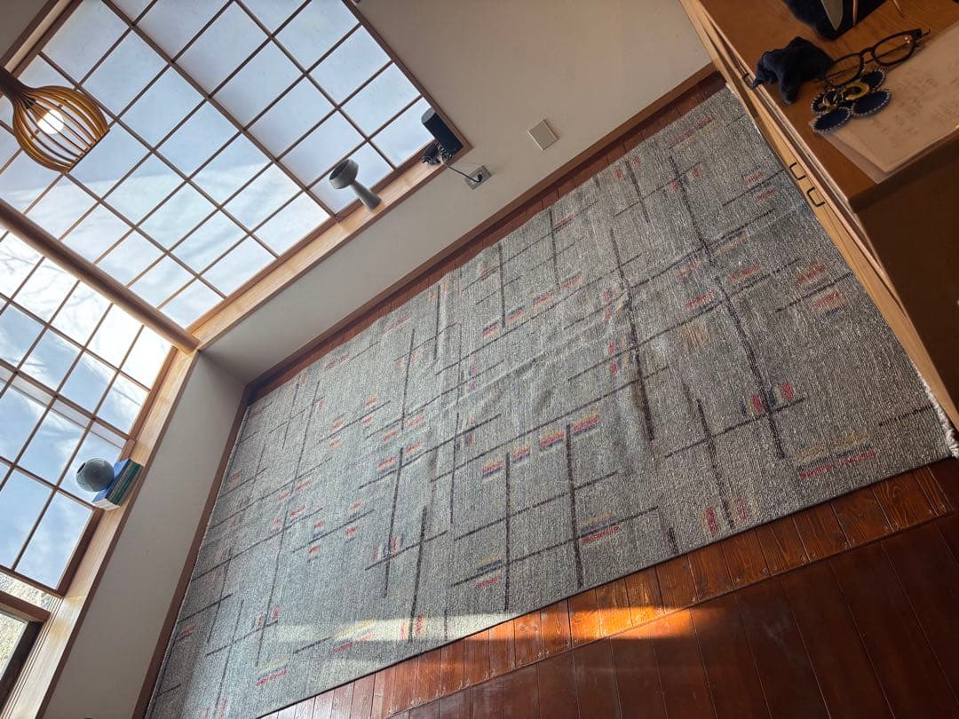 幾何学模様 グレー ラグ 大きめ