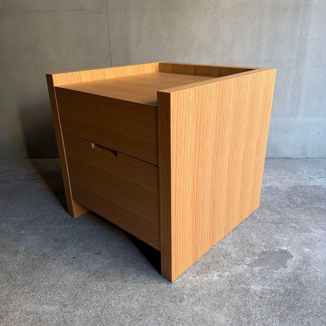 未使用品　SIMMONS シモンズ　ナイトテーブル