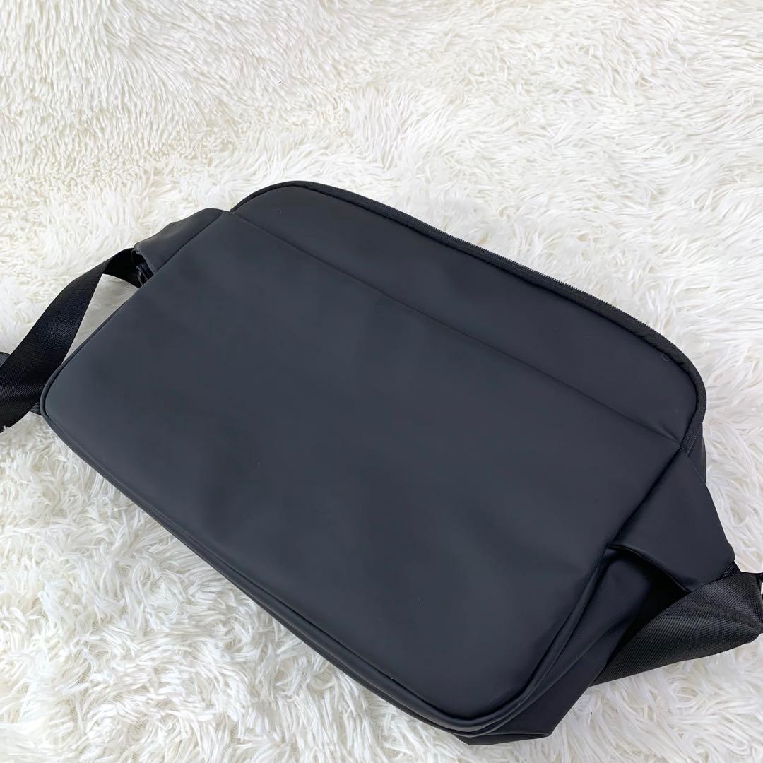 QUICKPACK13-DG ブラックレザー　ボディ　ショルダーバッグ　大容量