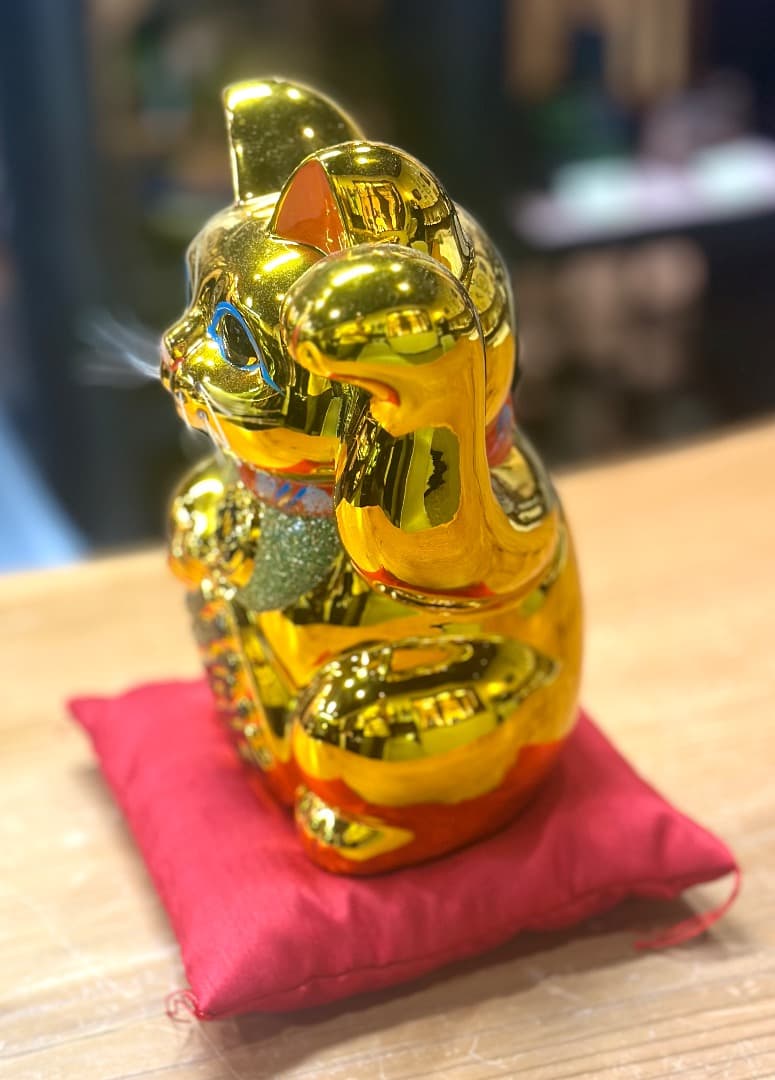再値下げ　新品　常滑窯　黄金小判猫　招き猫　高さ25cm 金　左手　座布団付
