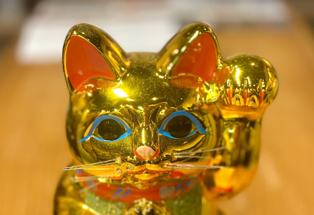 再値下げ　新品　常滑窯　黄金小判猫　招き猫　高さ25cm 金　左手　座布団付