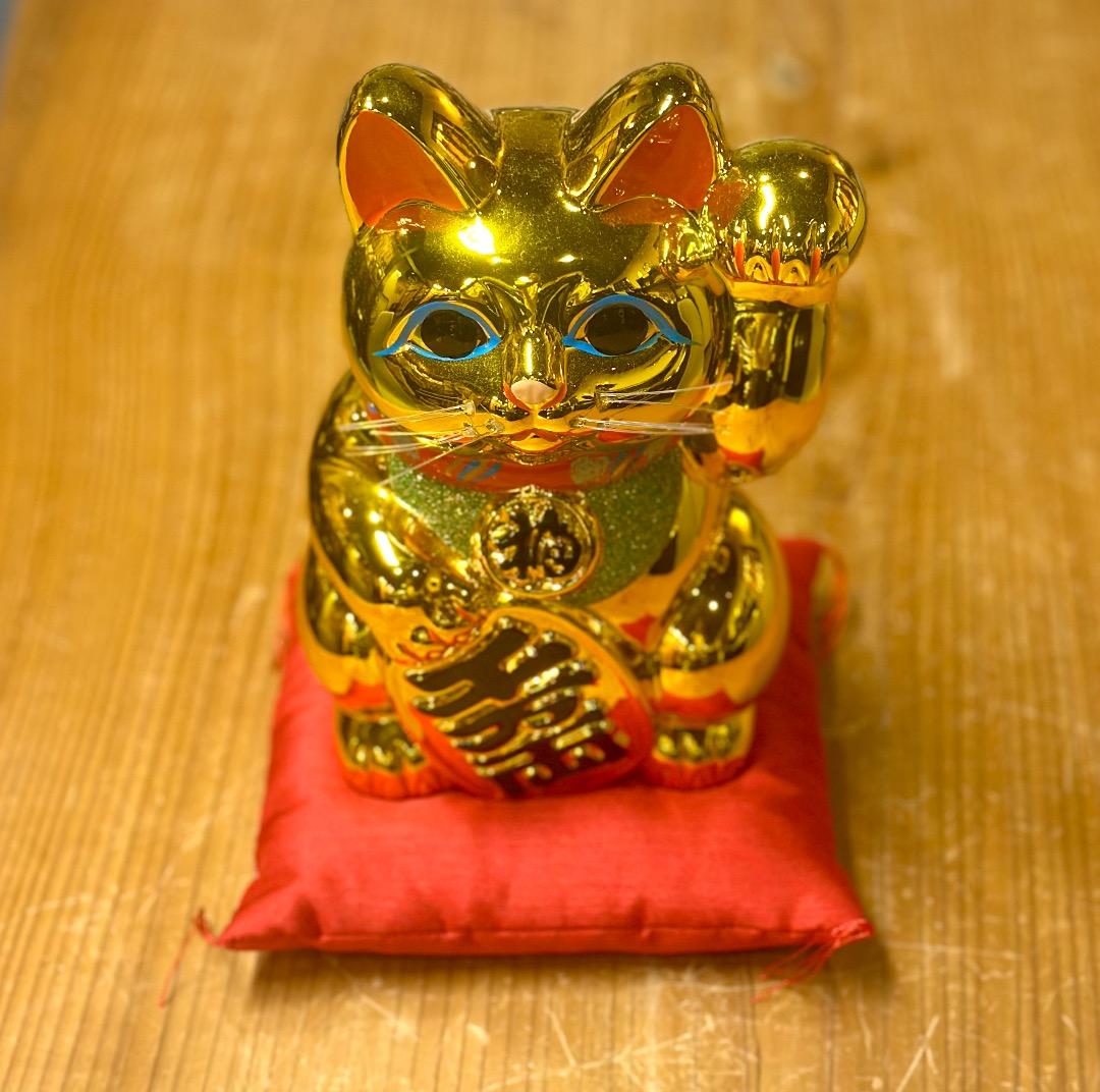再値下げ　新品　常滑窯　黄金小判猫　招き猫　高さ25cm 金　左手　座布団付