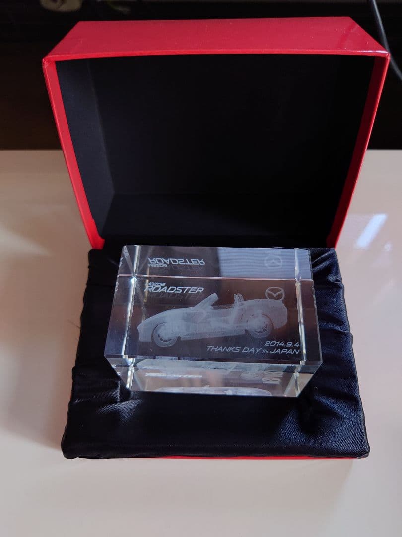 NDロードスタークリスタル.日本カーオブザイヤー受賞記念オーナメント.書籍