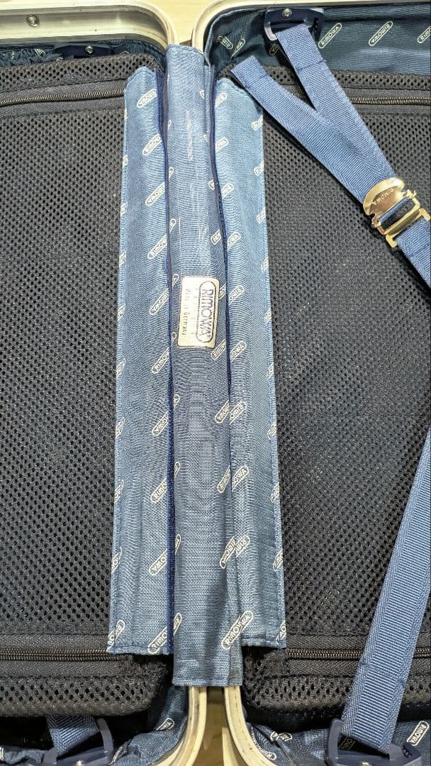 S*0様 RIMOWA リモワ シルバーインテグラル 35L 2輪