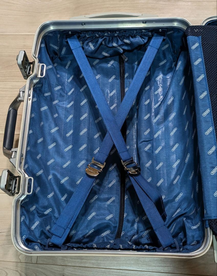 S*0様 RIMOWA リモワ シルバーインテグラル 35L 2輪